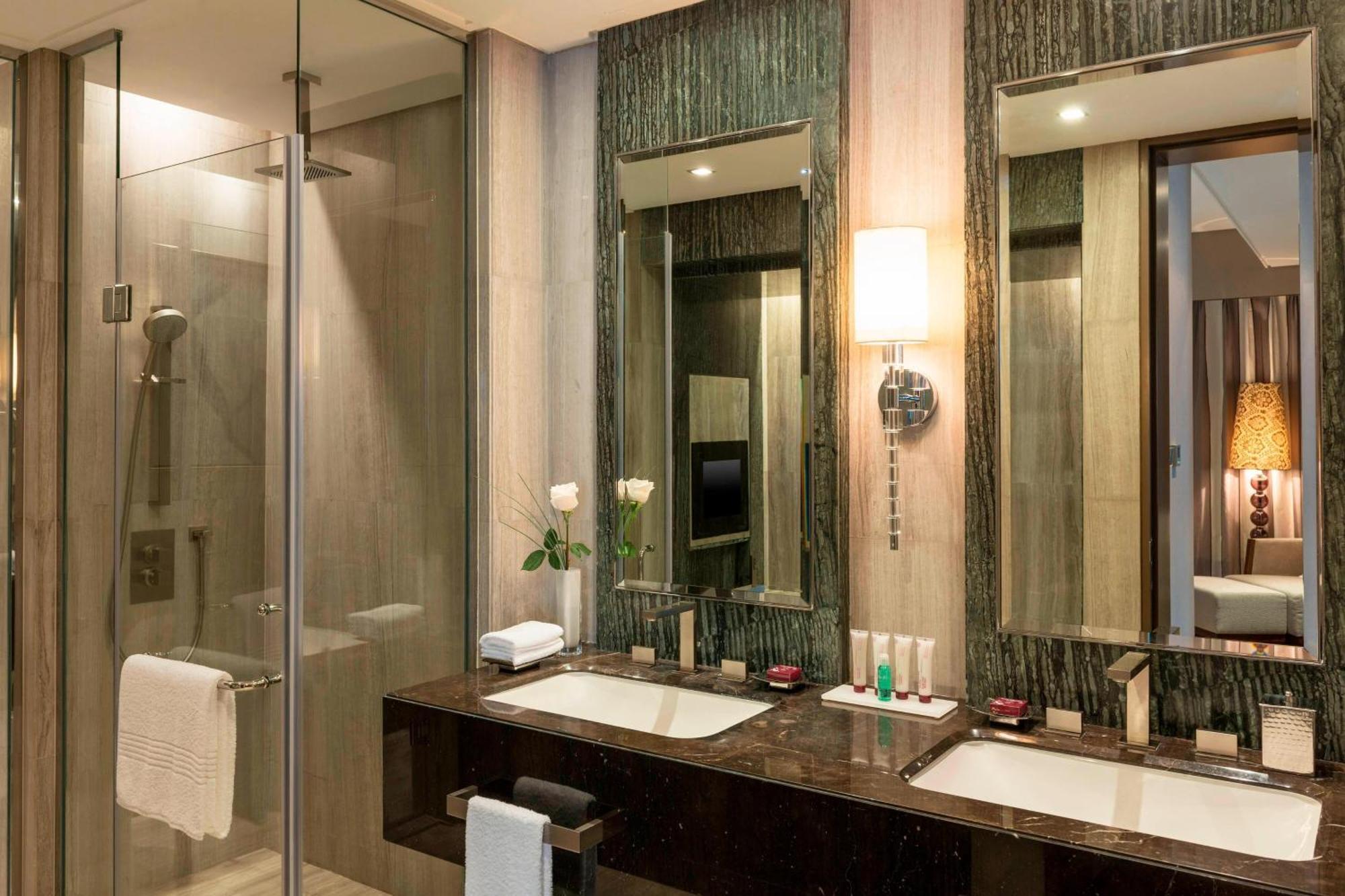 Le Meridien City Centre Bahrain Manama Eksteriør billede Bathroom