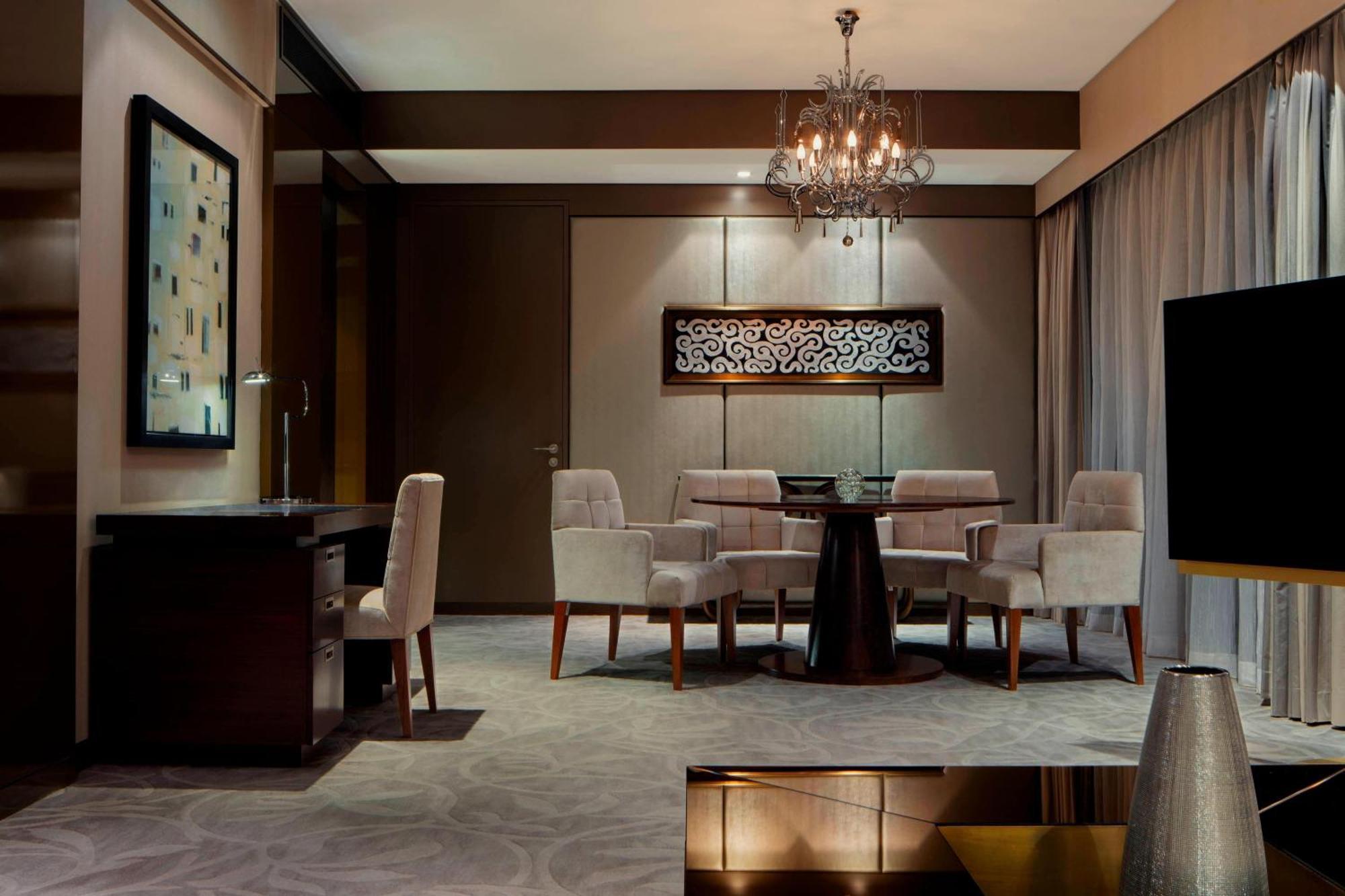 Le Meridien City Centre Bahrain Manama Eksteriør billede A suite at the Ritz-Carlton, Singapore