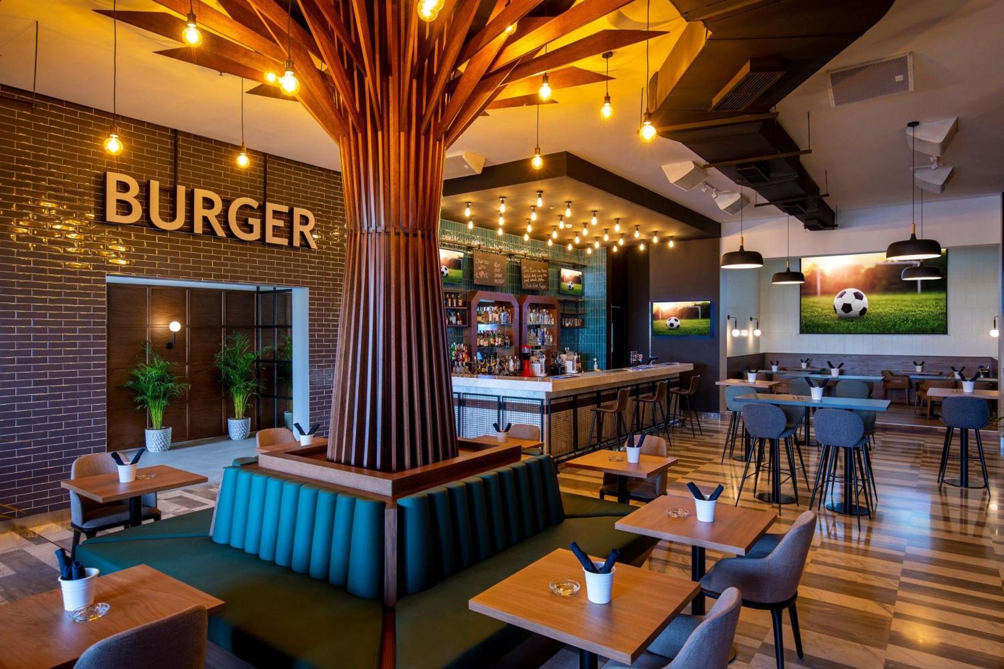 Le Meridien City Centre Bahrain Manama Eksteriør billede Burger restaurant in the airport