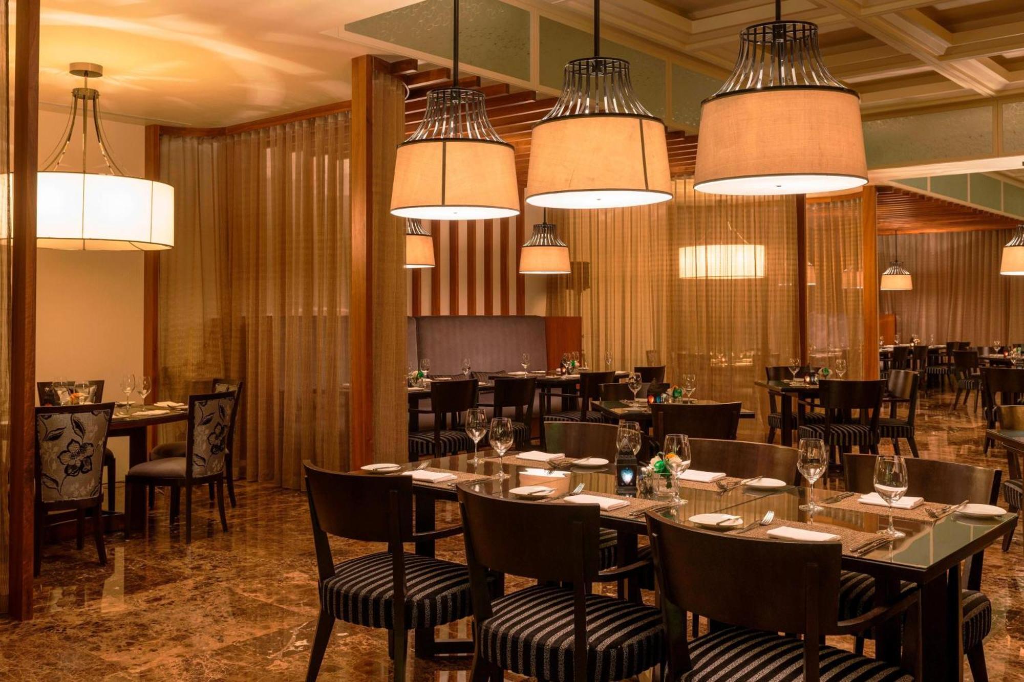 Le Meridien City Centre Bahrain Manama Eksteriør billede The interior of the restaurant