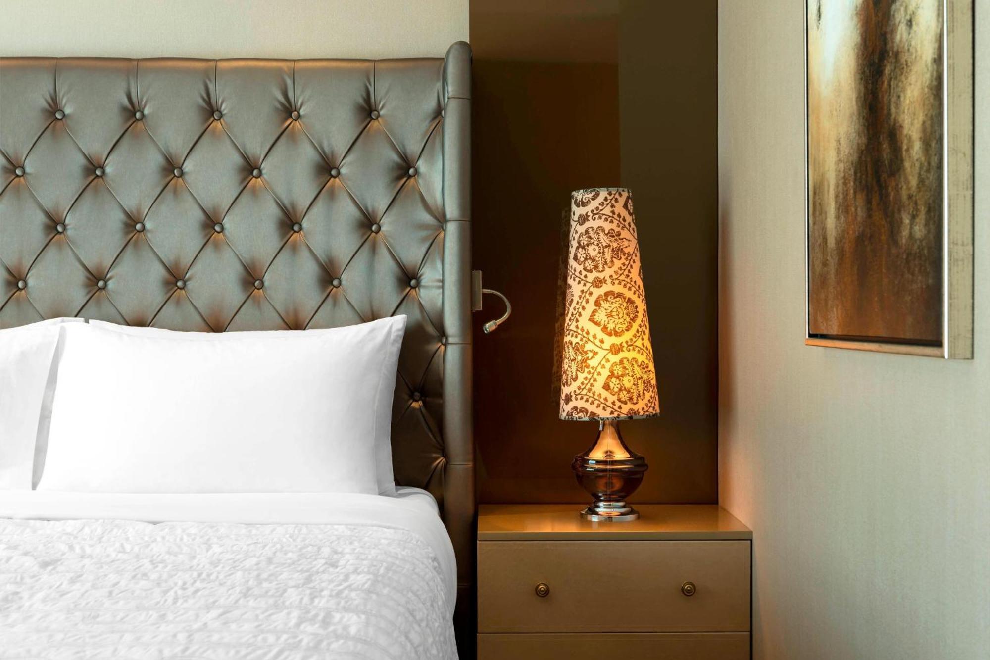 Le Meridien City Centre Bahrain Manama Eksteriør billede A lava lamp